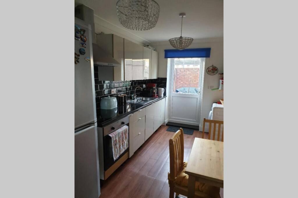 A Home Away From Home With A Big Welcome Erith Eksteriør bilde